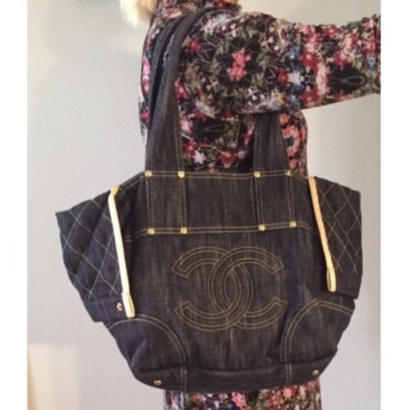 CHANEL Denim Tote / Shoulder Bag - Picture 2 of 16